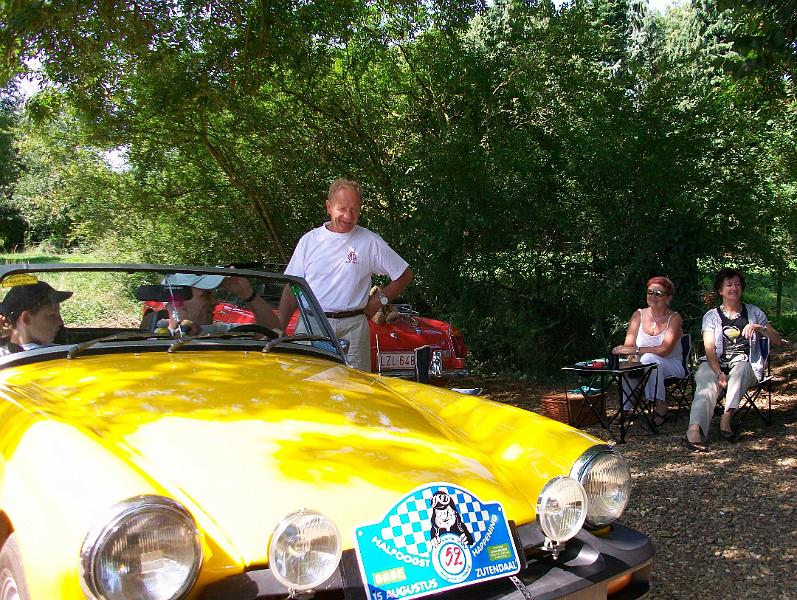 Heerlijk picknicken op een mooie locatie.JPG